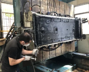 低壓灌注(RIM)成型機台